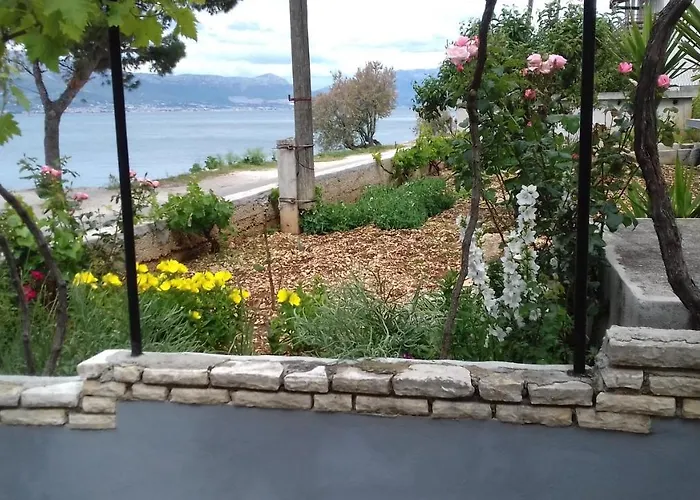 By The Sea Arbanija, Ciovo - 17280 * 特罗吉尔